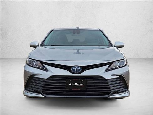 Used 2021 Toyota Camry LE image 2
