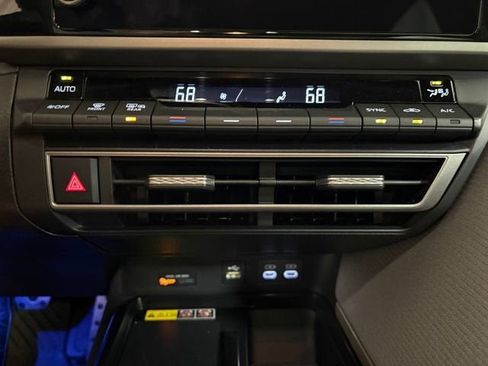 Used 2026 Toyota Camry SE FWD image 15