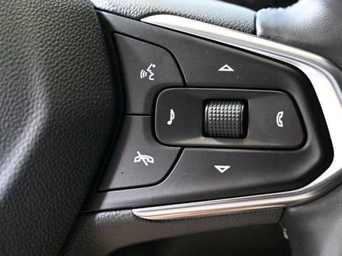 Used 2024 Chevrolet Trax ACTIV w/ Sunroof Package FWD image 39