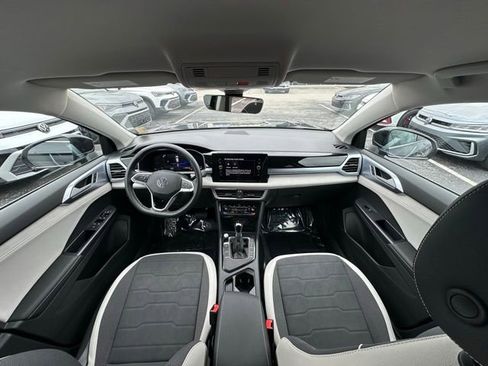 Used 2025 Volkswagen Taos SE image 13