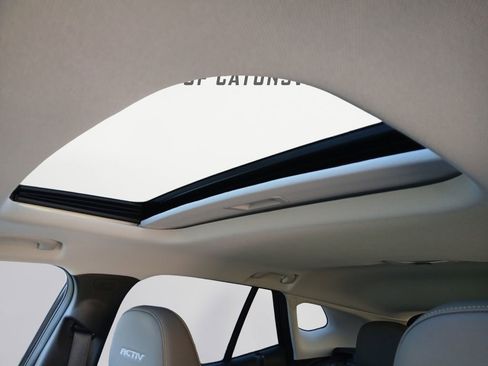 Used 2025 Chevrolet Trax ACTIV w/ Sunroof Package image 17