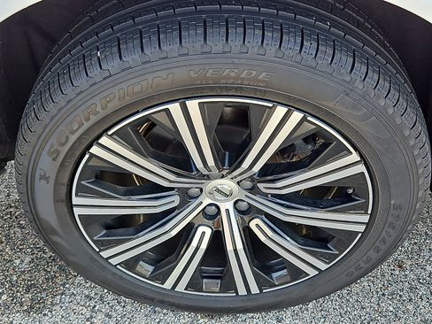 Used 2024 Volvo XC90 B6 Plus w/ Protection Package Premier AWD/4WD image 10