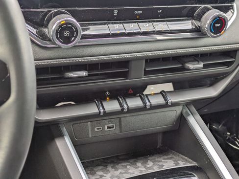 Used 2023 Chevrolet Colorado LT image 20