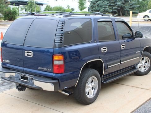 Used 2000 Chevrolet Tahoe LS w/ LS Preferred Equipment Group AWD/4WD image 4