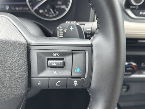 Used 2025 Nissan Rogue SV FWD image 16