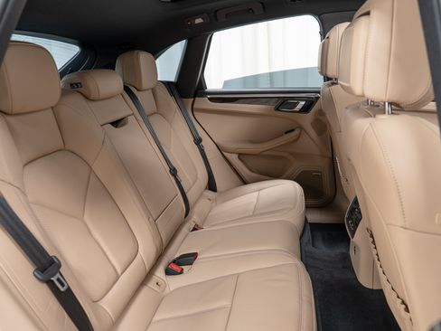 Certified 2024 Porsche Macan S AWD/4WD image 31