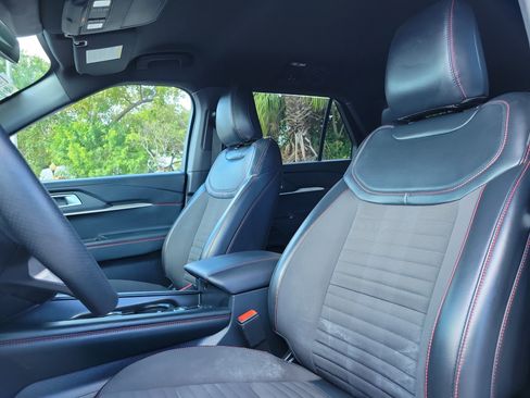 Used 2025 Ford Explorer ST-Line image 24