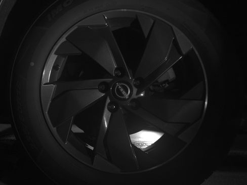 Used 2025 Nissan Rogue SV image 14