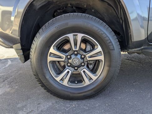 Used 2019 Toyota Tacoma TRD Off-Road image 33
