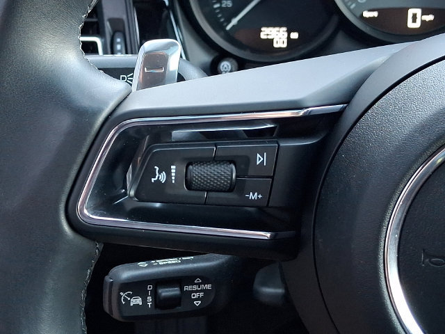 Certified 2024 Porsche Macan S AWD/4WD image 25