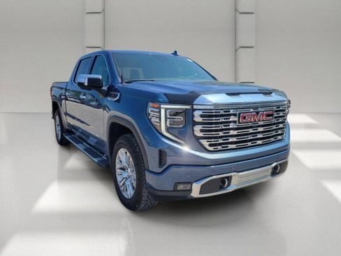 Used 2024 GMC Sierra 1500 Denali w/ Technology Package AWD/4WD image 3