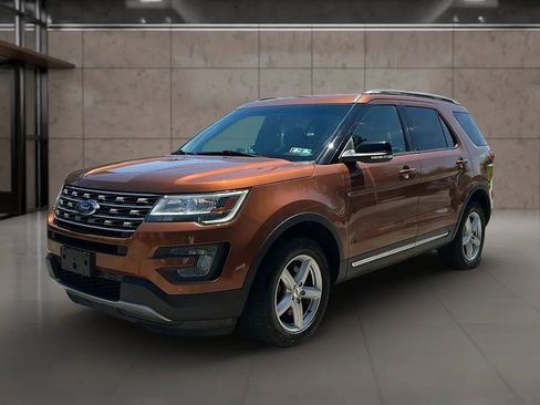 Used 2017 Ford Explorer XLT AWD/4WD image 1