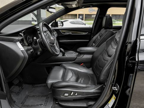 Used 2017 Cadillac XT5 Platinum AWD/4WD image 3
