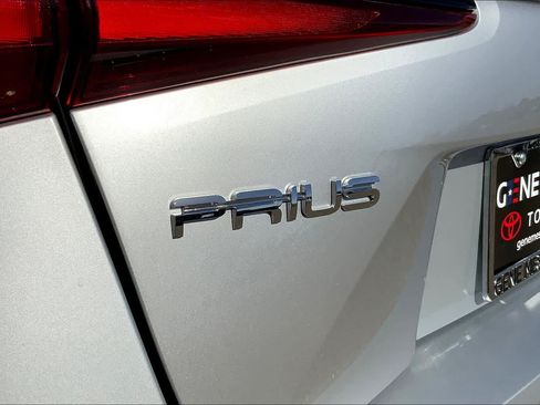 Used 2020 Toyota Prius LE FWD image 30