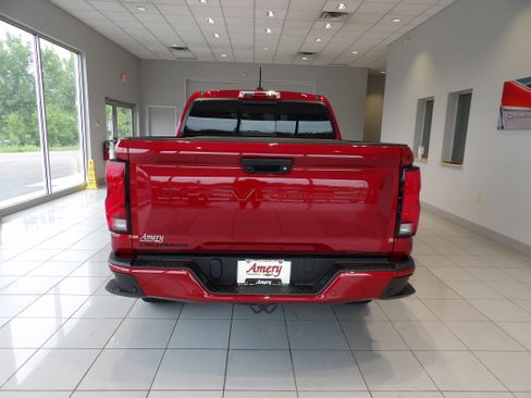 Used 2024 Chevrolet Colorado LT w/ LT Convenience Package III AWD/4WD image 5