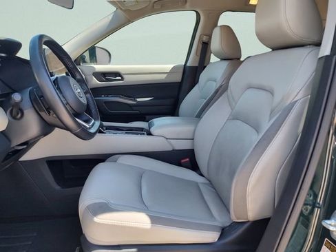 Used 2025 Nissan Pathfinder SL image 25