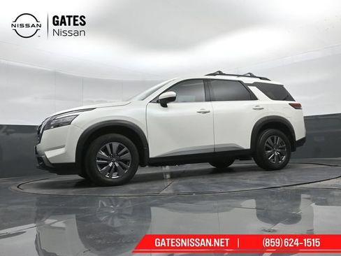 Used 2024 Nissan Pathfinder SV AWD/4WD image 39