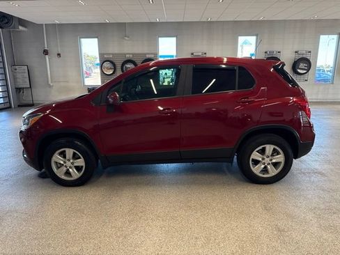Used 2021 Chevrolet Trax LS w/ Tint and Cruise Package AWD/4WD image 9
