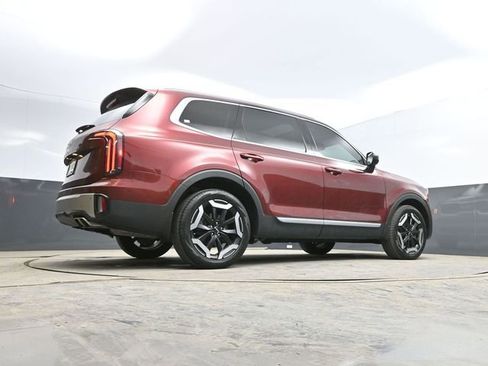Used 2024 Kia Telluride EX w/ EX Captain's Chair Package image 58