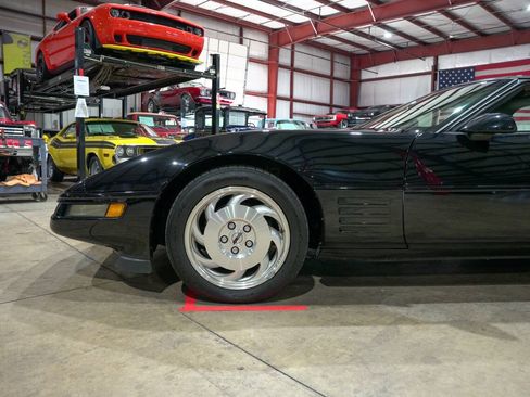 Used 1994 Chevrolet Corvette Coupe RWD image 3