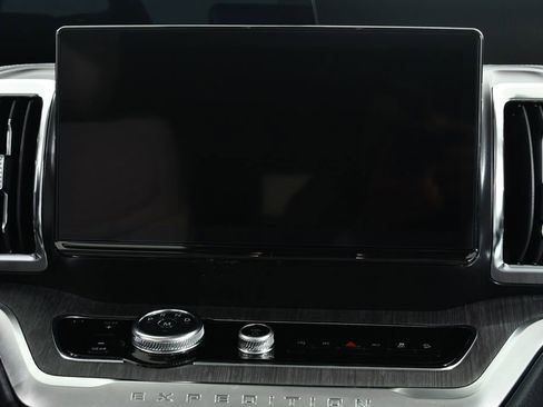 New 2026 Ford Expedition Max Platinum image 9