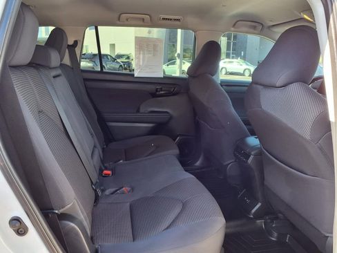 Used 2020 Toyota Highlander L image 21