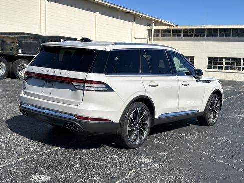 Used 2025 Lincoln Aviator Reserve w/ Illumination Package image 3