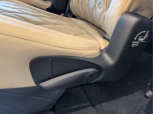 New 2026 Chrysler Pacifica Select image 39