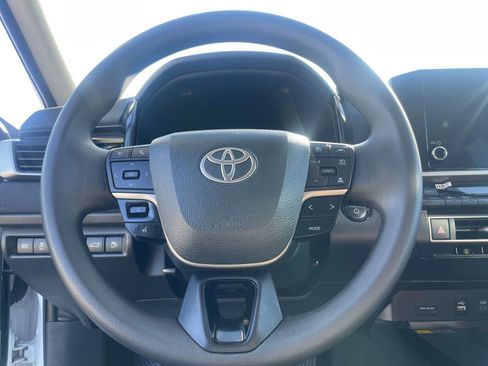 Used 2025 Toyota Camry LE image 28