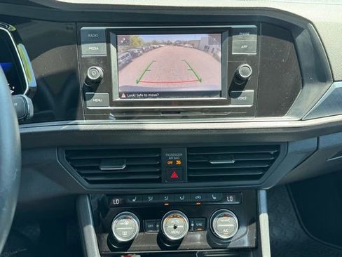 Used 2022 Volkswagen Jetta SE FWD image 34