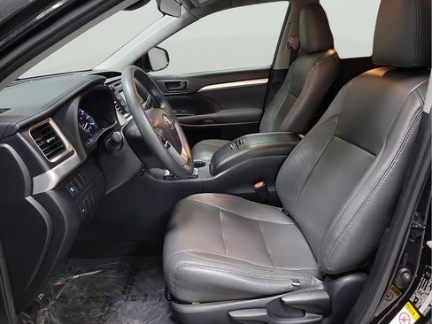 Certified 2019 Toyota Highlander LE image 12