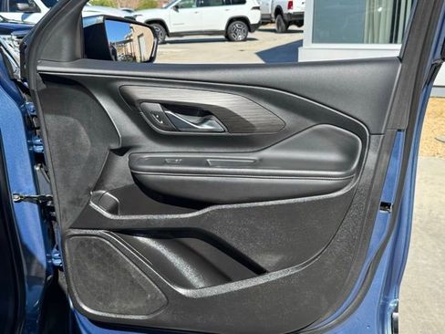 Used 2024 GMC Terrain SLT image 30