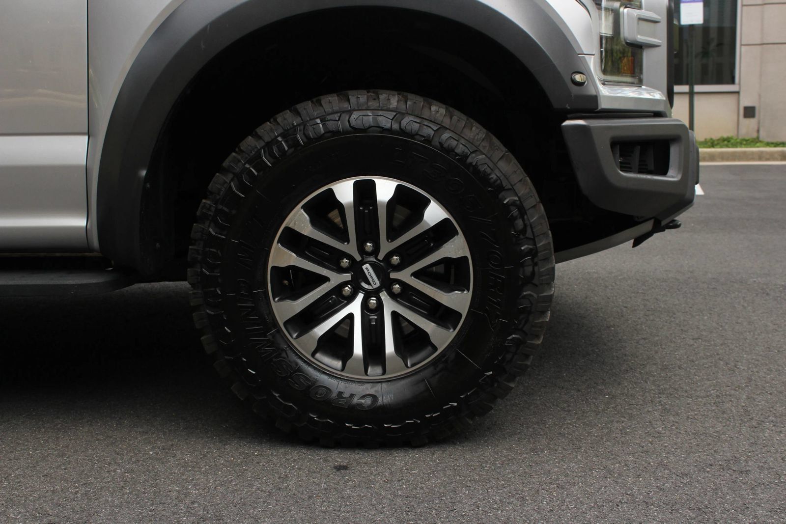 Used 2019 Ford F150 Raptor w/ Equipment Group 801A Mid AWD/4WD image 4