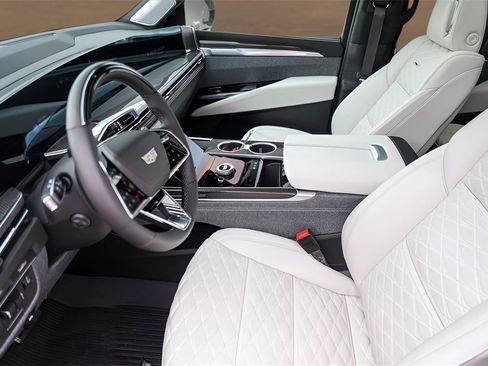 Certified 2025 Cadillac Escalade V w/ LPO, Floor Liner Package image 9