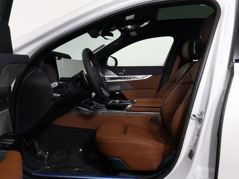 New 2026 BMW 750e xDrive w/ Executive Package image 5