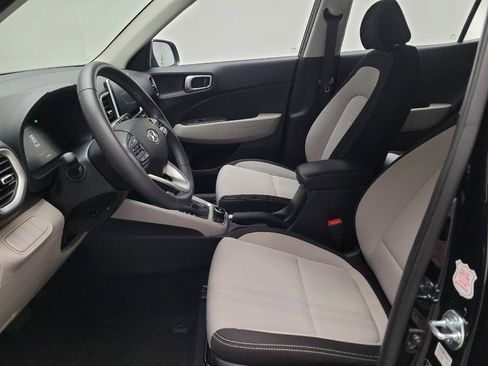 Used 2025 Hyundai Venue SEL image 17
