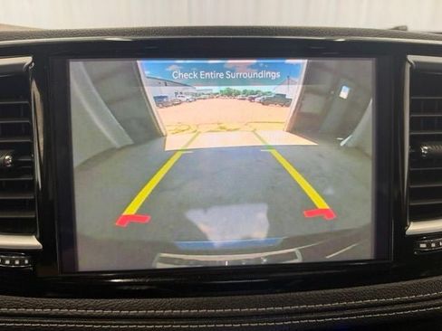 Used 2024 Chrysler Pacifica Limited FWD image 19