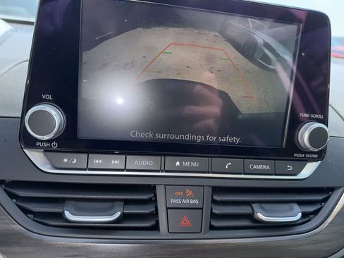 Used 2025 Nissan Altima 2.5 SV FWD image 14