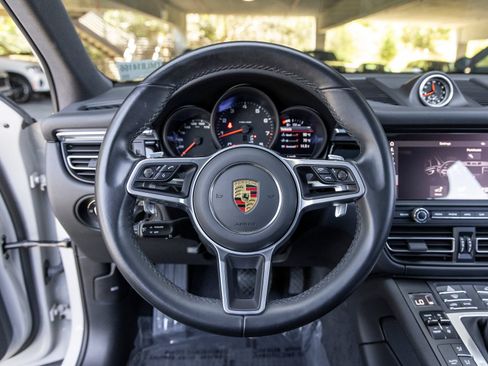 Certified 2021 Porsche Macan AWD/4WD image 33
