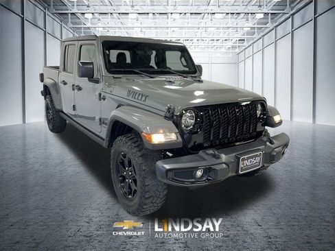 Used 2021 Jeep Gladiator Willys image 30