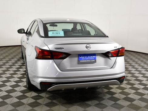 Used 2024 Nissan Altima 2.5 SV FWD image 7