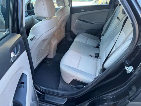 Used 2017 Hyundai Tucson SE image 17