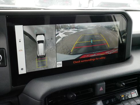 Used 2025 Toyota Land Cruiser image 31