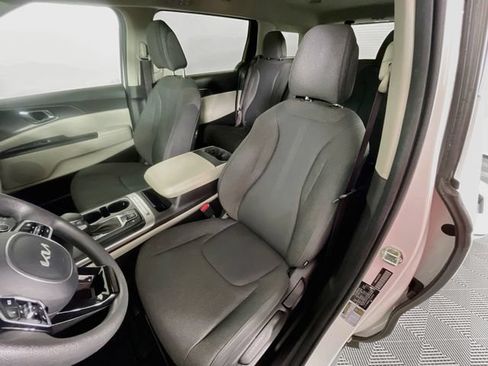 Used 2023 Kia Carnival LX FWD image 20