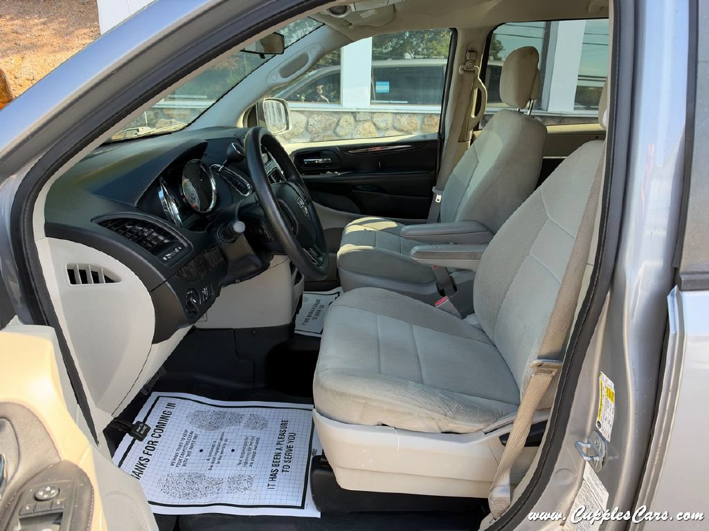 Used 2014 Dodge Grand Caravan SE w/ Quick Order Package 29E SE FWD image 3