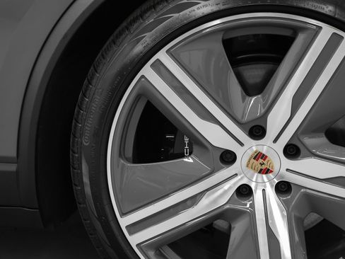 New 2025 Porsche Macan 4S Electric image 18