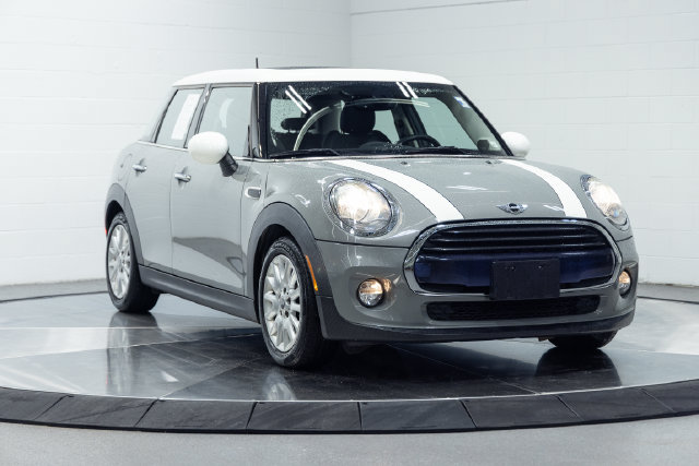 Used 2016 MINI Cooper 4-Door Hardtop FWD image 4