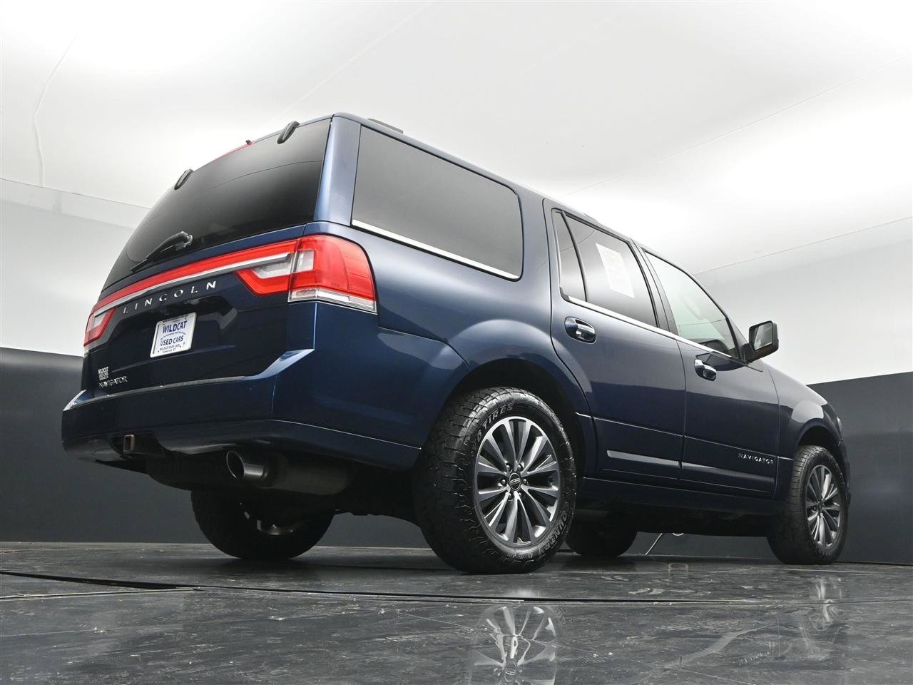 Used 2017 Lincoln Navigator Select AWD/4WD image 32