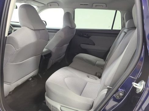 Used 2023 Toyota Highlander LE FWD image 18