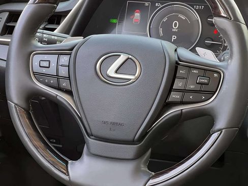 Used 2021 Lexus ES 300h w/ Luxury Package FWD image 17
